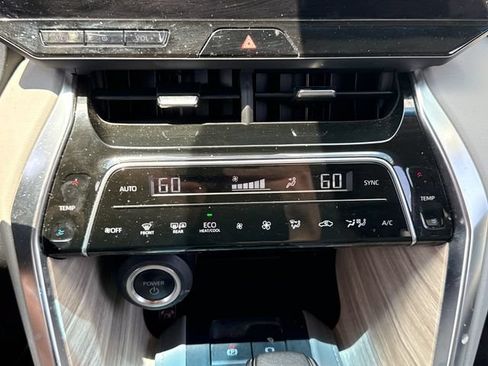Used 2024 Toyota Venza XLE AWD/4WD image 26