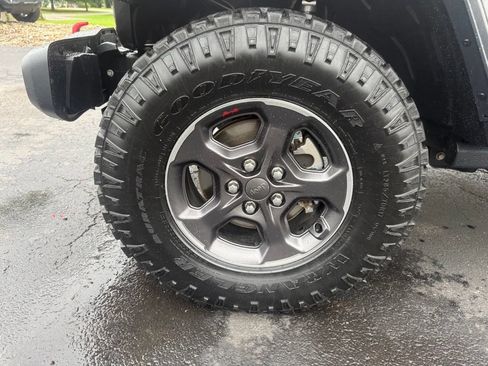 Used 2020 Jeep Gladiator Rubicon AWD/4WD image 10