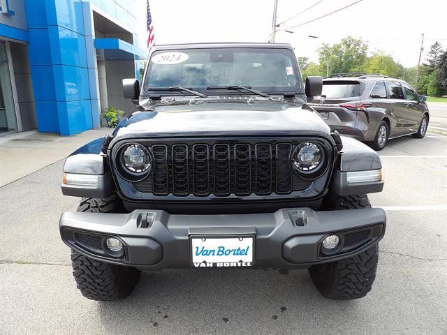 Used 2024 Jeep Gladiator Sport AWD/4WD image 9
