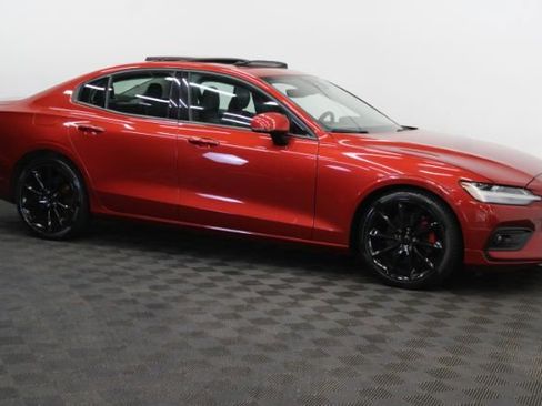 Used 2021 Volvo S60 T5 Momentum FWD image 3