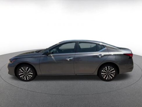 Used 2025 Nissan Altima 2.5 SV FWD image 7