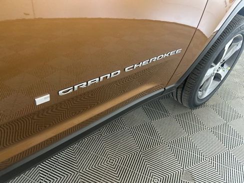New 2026 Jeep Grand Cherokee Limited AWD/4WD image 39