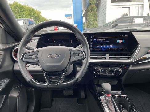 Used 2025 Chevrolet Trax RS w/ Driver Confidence Package FWD image 19
