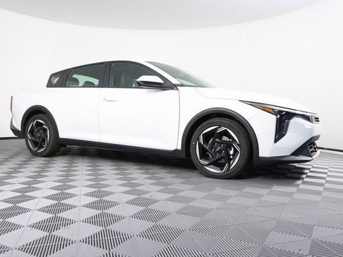 New 2025 Kia K4 EX image 3