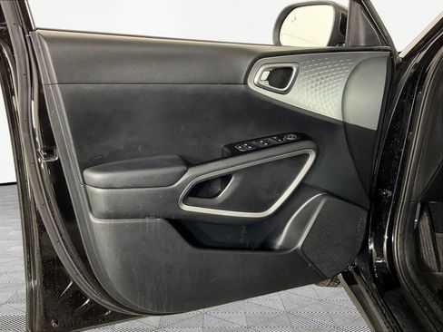 Used 2024 Kia Soul LX w/ Option Group 015 FWD image 19