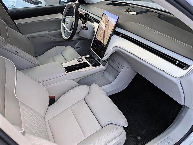 Used 2025 Volvo EX90 Ultra AWD/4WD image 4