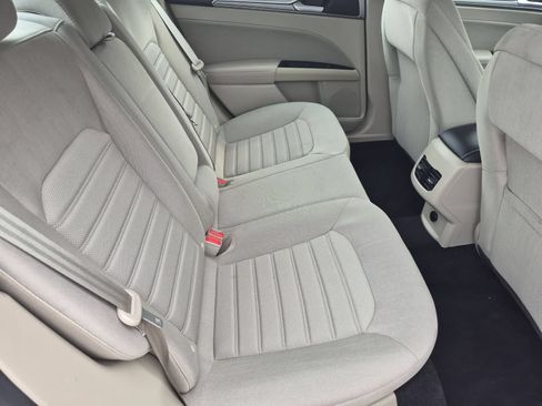 Used 2020 Ford Fusion SE FWD image 20