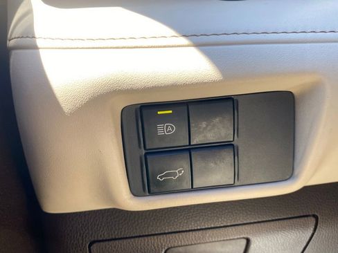 Used 2022 Toyota Highlander XLE AWD/4WD image 26