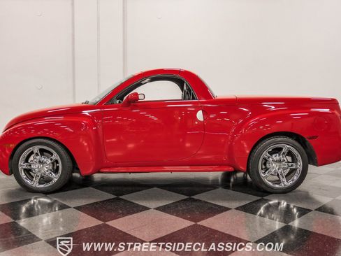 Used 2003 Chevrolet SSR w/ Preferred Equipment Group RWD image 7
