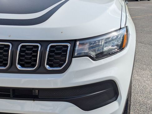 Used 2025 Jeep Compass Sport w/ Mopar Graphics Package image 9