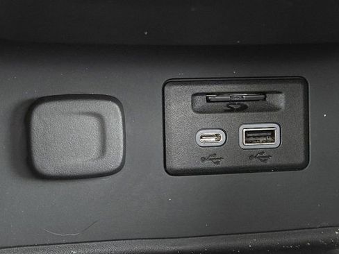 Used 2023 GMC Acadia Denali w/ Denali Ultimate Package image 8