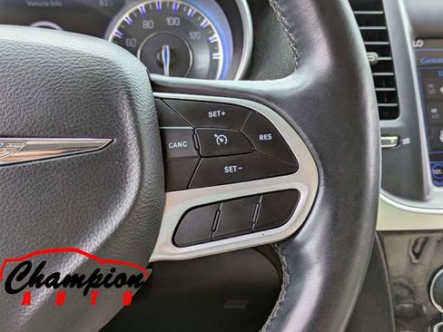 Used 2018 Chrysler 300 Limited RWD image 26