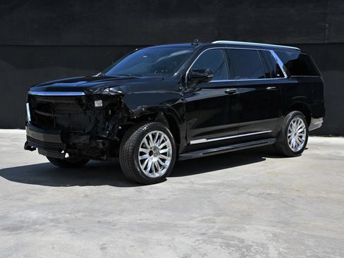 Used 2022 Cadillac Escalade ESV Premium Luxury image 2