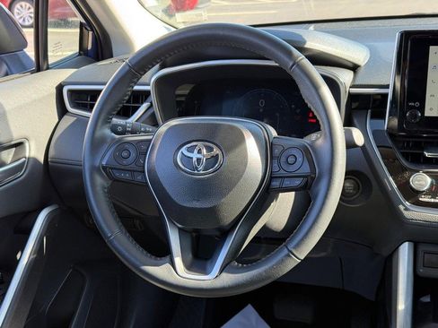 Used 2025 Toyota Corolla Cross XLE image 13