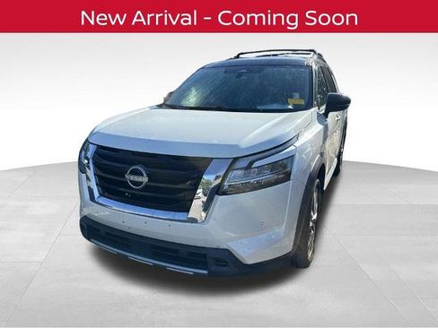 Certified 2024 Nissan Pathfinder Platinum FWD image 2