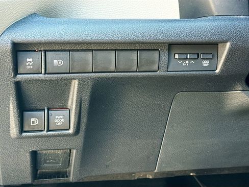 Used 2022 Toyota Sienna XLE AWD/4WD image 11