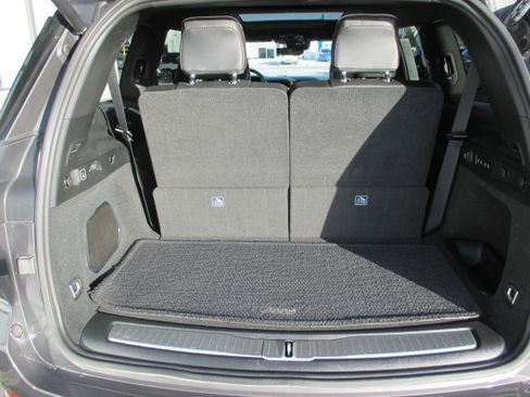 Used 2023 Jeep Grand Cherokee L Summit w/ High Altitude Package image 11