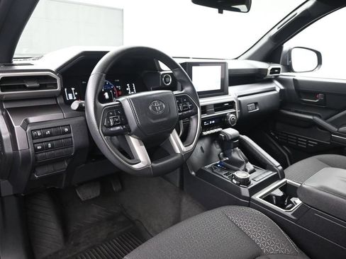 Used 2025 Toyota 4Runner SR5 AWD/4WD image 19
