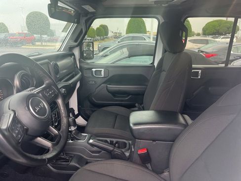 Used 2022 Jeep Gladiator Willys image 4