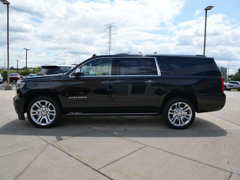 Used 2020 Chevrolet Suburban Premier w/ Premier Plus Edition AWD/4WD image 4