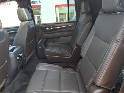 Used 2023 GMC Yukon XL Denali w/ Denali Reserve Package AWD/4WD image 8