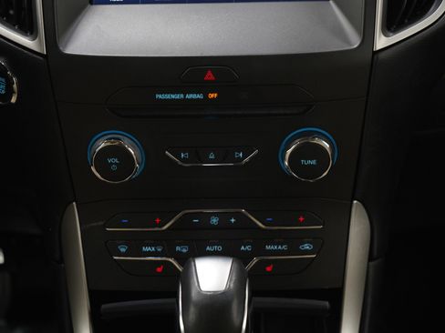 Used 2018 Ford Edge SEL w/ Equipment Group 201A AWD/4WD image 16