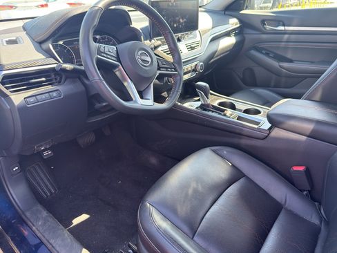 Used 2023 Nissan Altima 2.5 SR w/ SR Premium Package FWD image 8