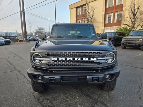 New 2025 Ford Bronco Badlands image 2
