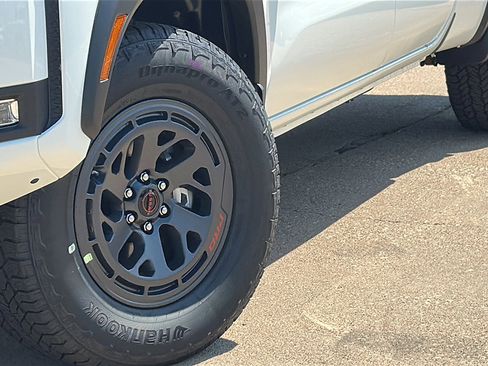 New 2026 Nissan Frontier PRO-4X w/ Pro-4x Convenience Package image 3