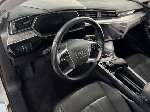 Used 2022 Audi e-tron Premium Plus w/ Premium Plus Package image 4