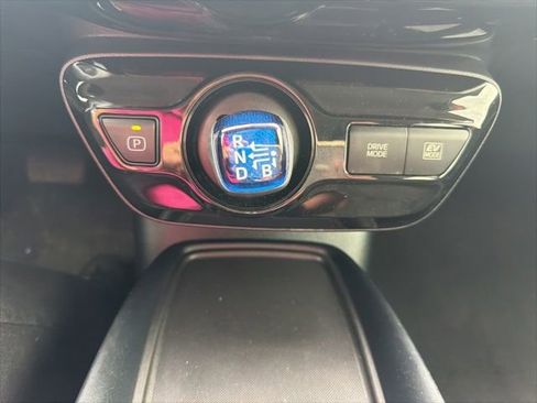 Used 2020 Toyota Prius LE FWD image 22