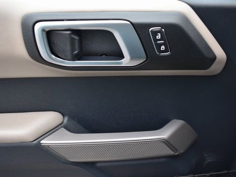 Used 2023 Ford Bronco Wildtrak image 12