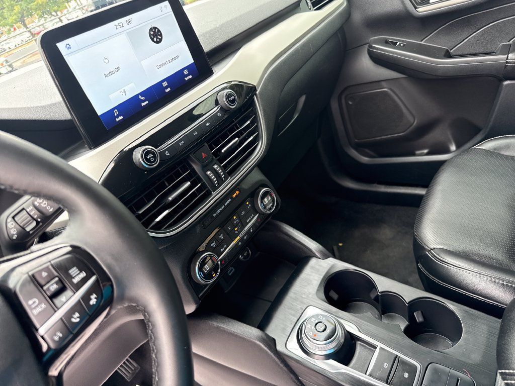 Certified 2021 Ford Escape SEL FWD image 18