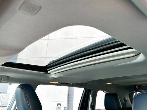 Used 2018 Toyota Highlander XLE image 26