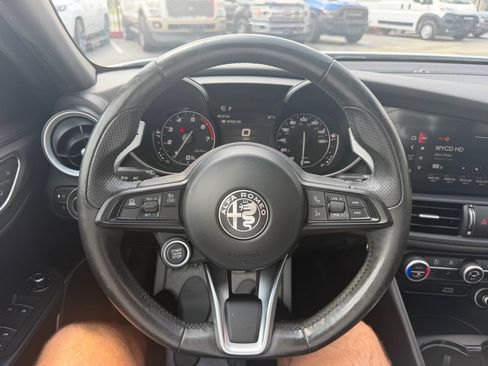 Used 2022 Alfa Romeo Giulia Veloce AWD/4WD image 13