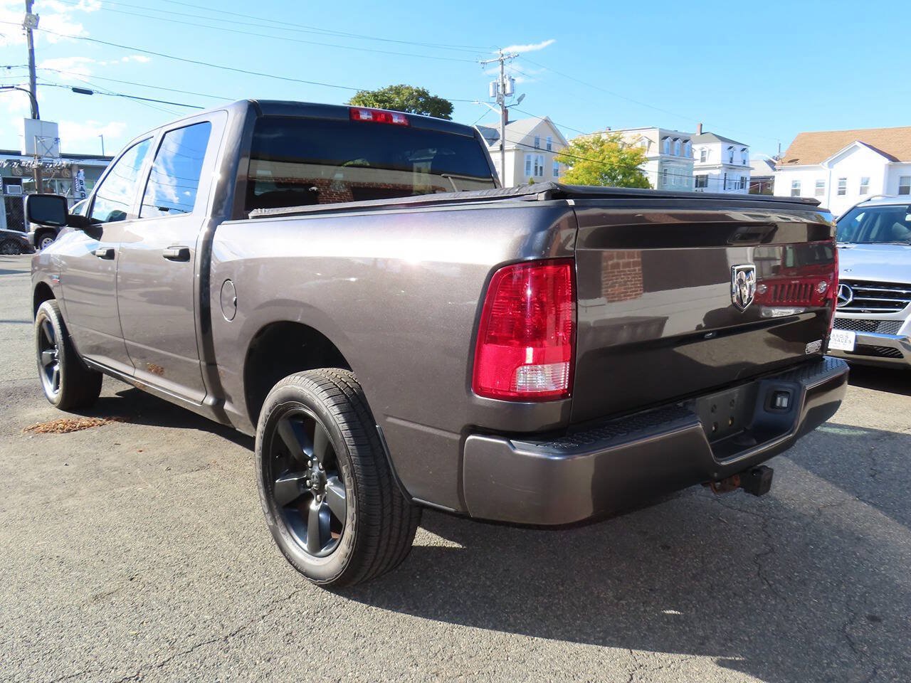 Used 2018 RAM 1500 Express w/ Express Value Package AWD/4WD image 4