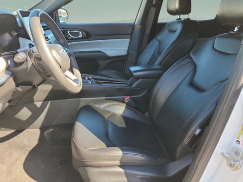 Used 2024 Jeep Compass Limited image 15