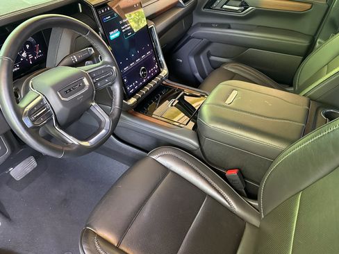 Used 2025 GMC Yukon Denali AWD/4WD image 11