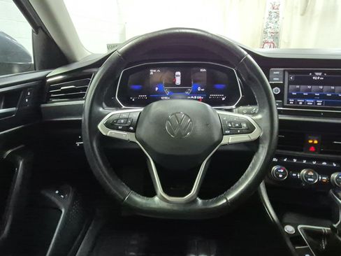 Used 2024 Volkswagen Jetta SE FWD image 19