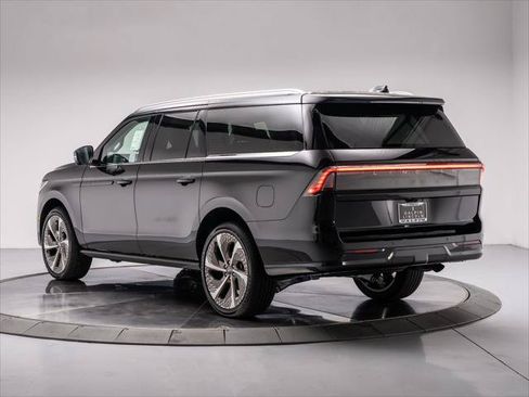 New 2026 Lincoln Navigator L Black Label AWD/4WD image 3