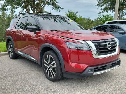 Certified 2025 Nissan Pathfinder Platinum w/ Cargo Package AWD/4WD image 2