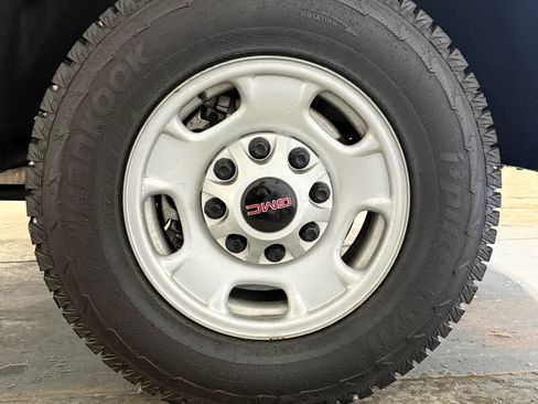 Certified 2024 GMC Sierra 2500 Pro w/ Convenience Package image 9