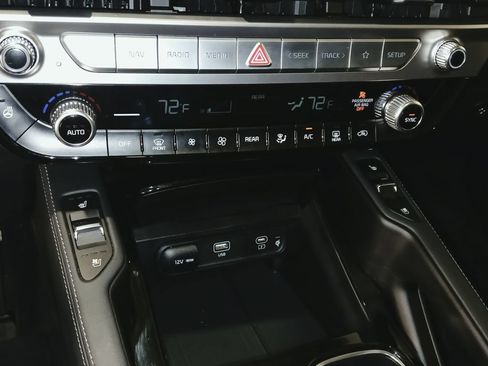 Used 2024 Kia Telluride EX w/ EX Captain's Chair Package AWD/4WD image 24