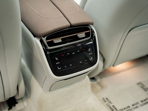 Used 2022 Mercedes-Benz EQS 580 4MATIC Sedan image 47