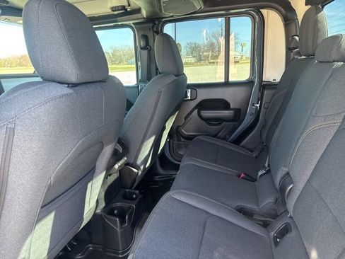 Used 2025 Jeep Gladiator Sport image 20