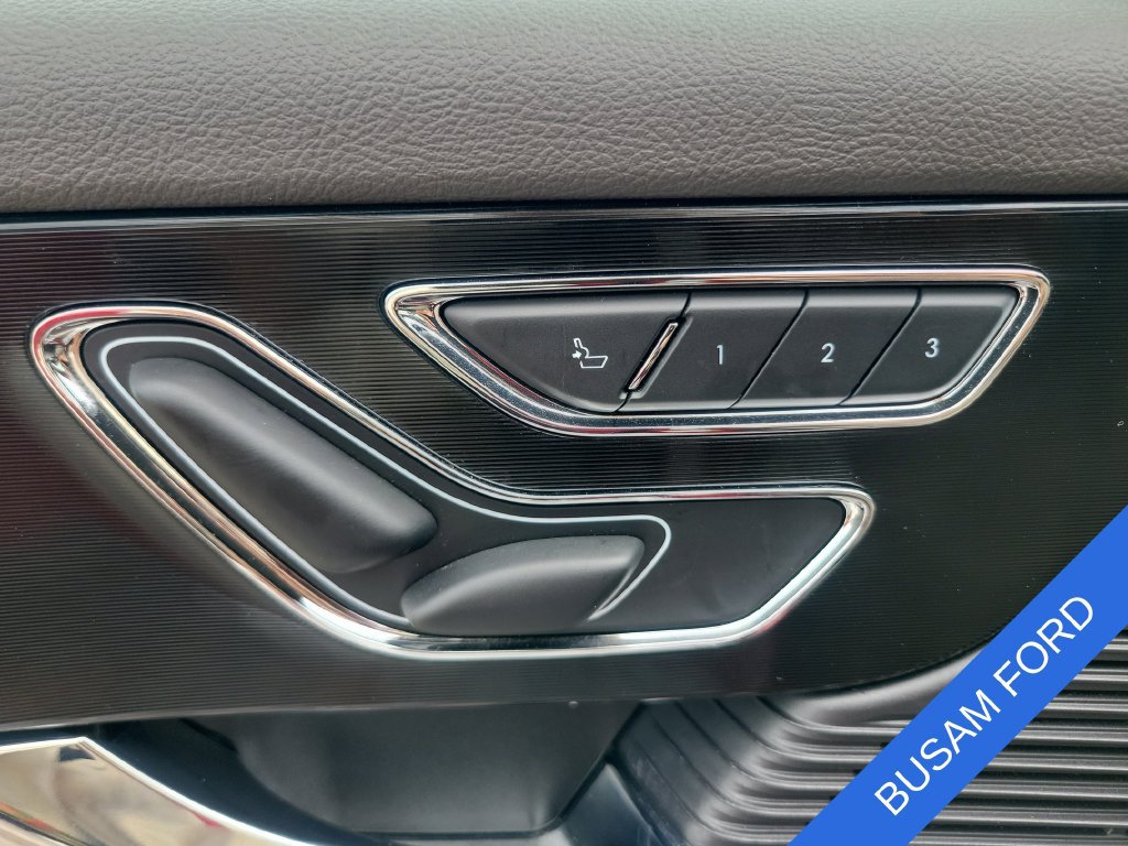 Used 2022 Lincoln Corsair AWD w/ Premium Package image 12