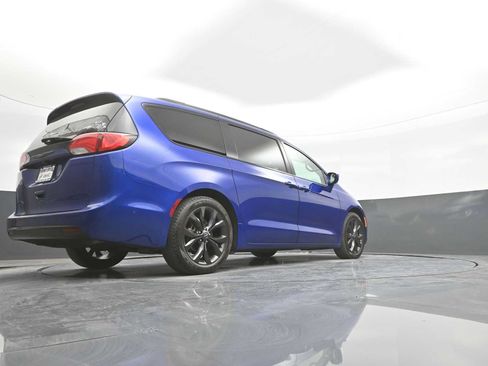 Used 2019 Chrysler Pacifica Touring-L Plus w/ Advanced Safetytec Group FWD image 43