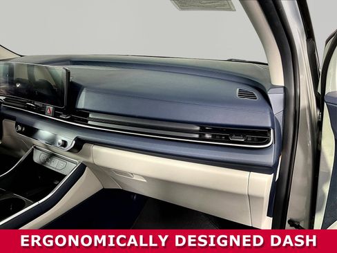 Used 2025 Kia Carnival EX FWD image 24