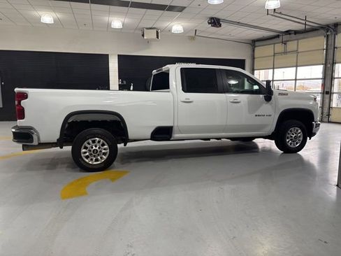 Used 2024 Chevrolet Silverado 2500 LT w/ Convenience Package image 8