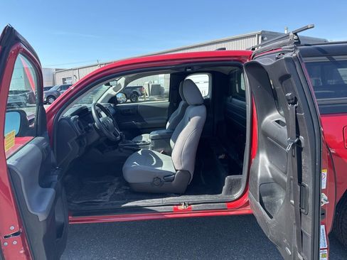 Used 2017 Toyota Tacoma SR AWD/4WD image 10